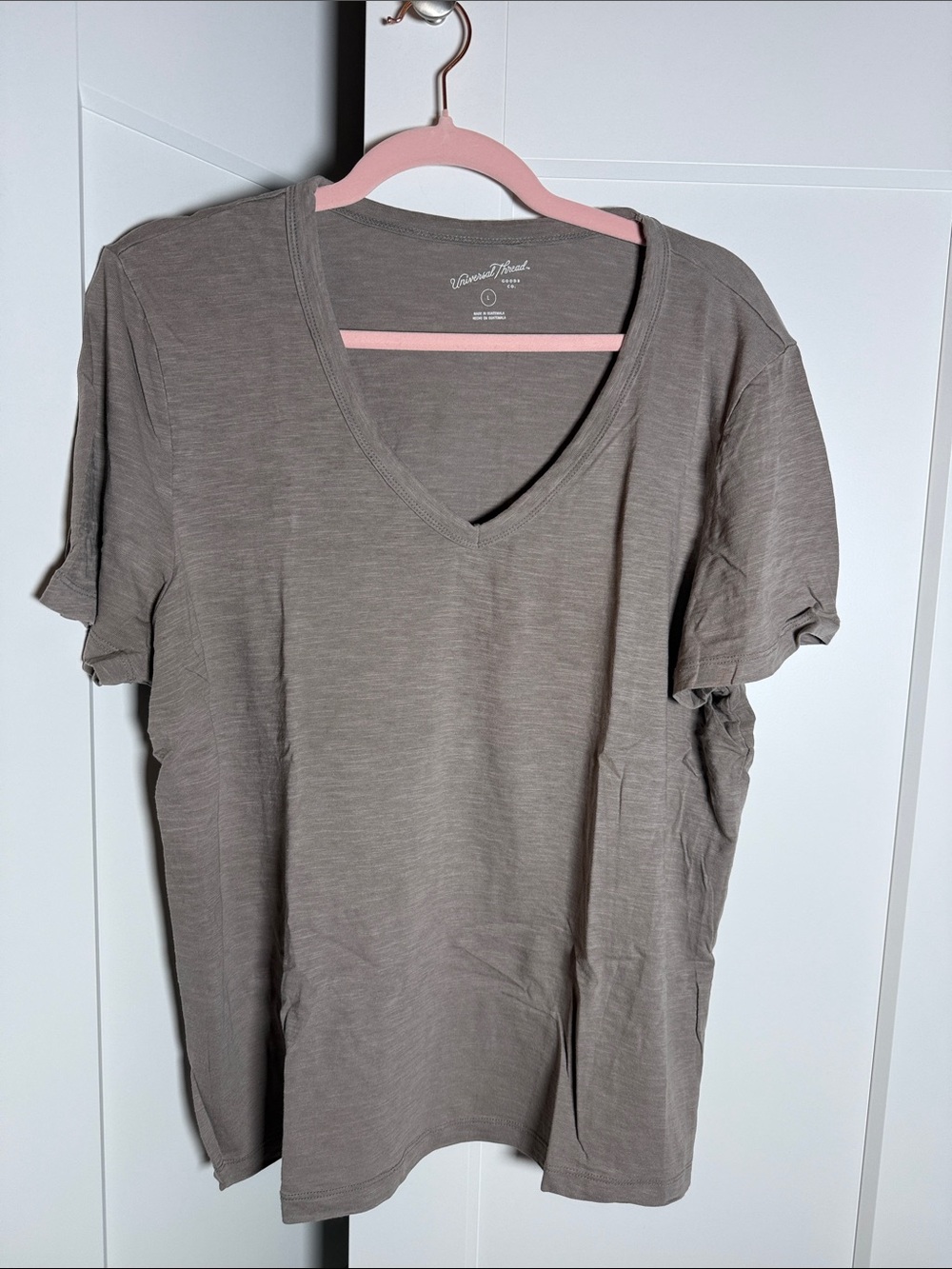 Universal Thread V-Neck Short Sleeve Tee in Taupe